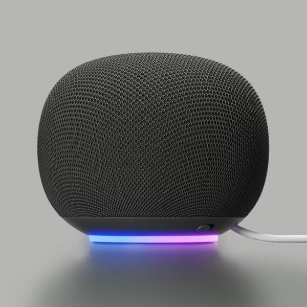 Runder Smart Speaker mit Stoffbespannung und leuchtendem Lichtring am Sockel